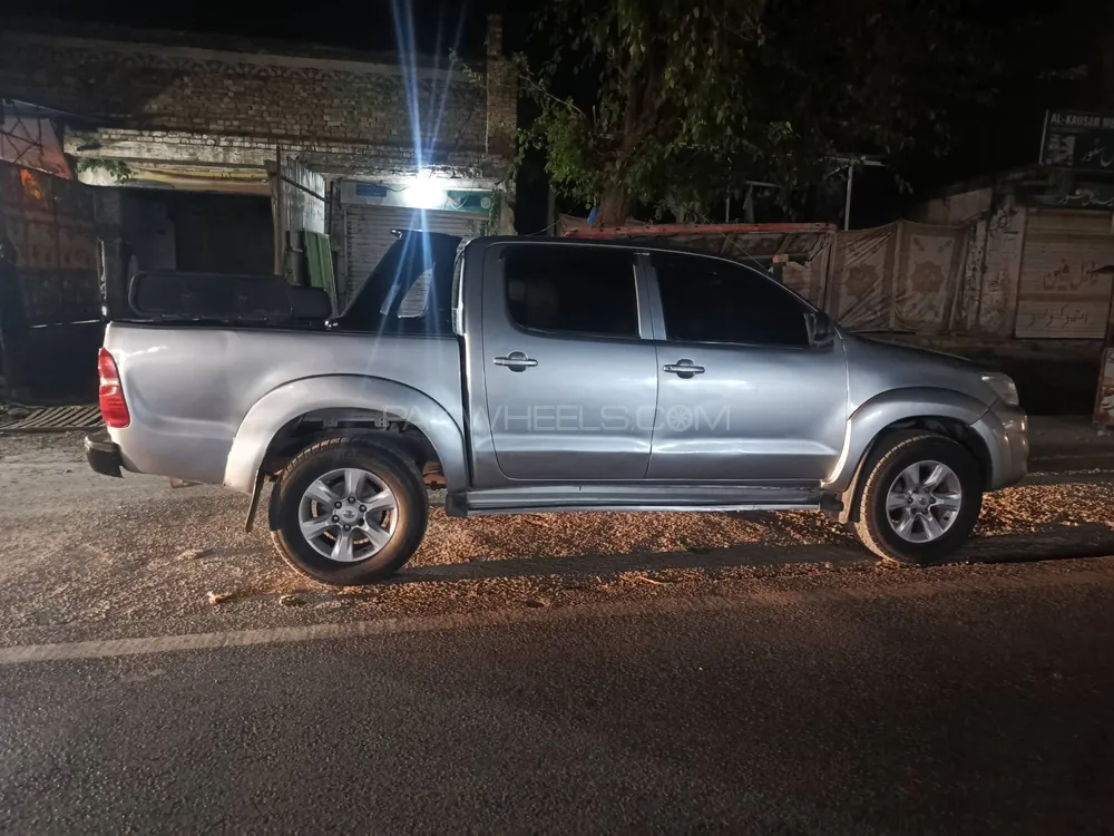 Toyota Hilux 2010 for Sale in Haripur Image-1