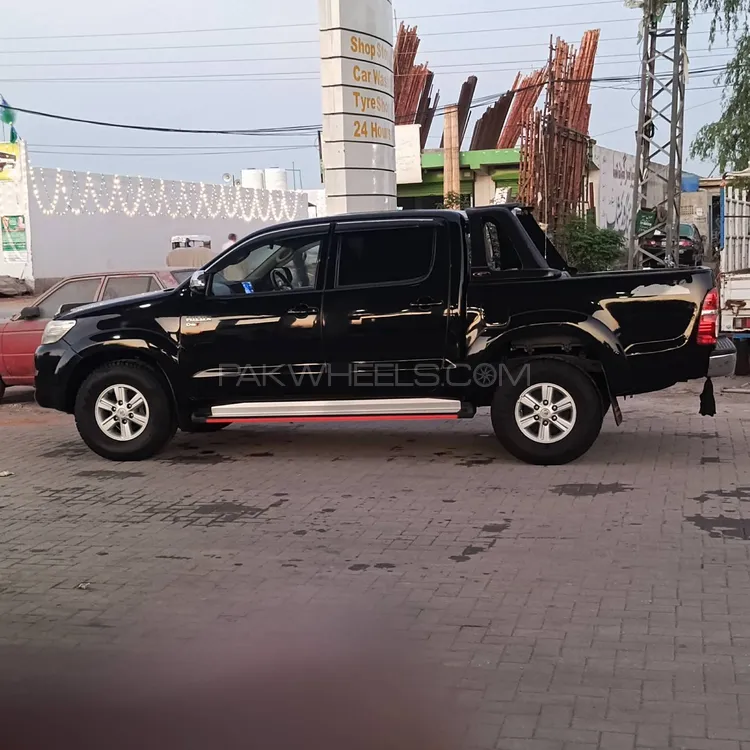 Toyota Hilux 2013 for Sale in Pindi gheb Image-1