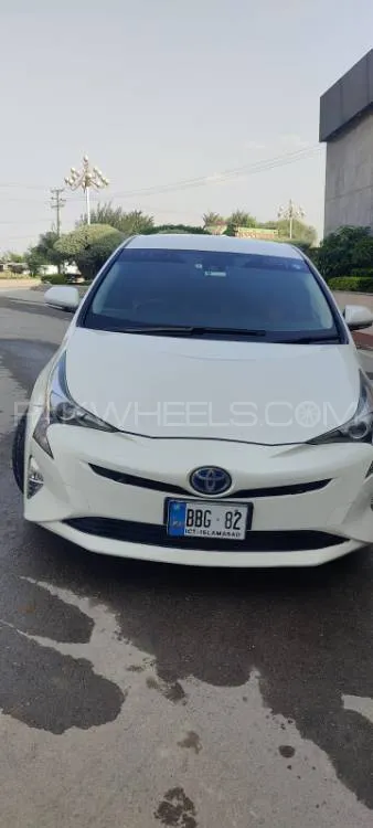 Toyota Prius 2017 for Sale in Wah cantt Image-1