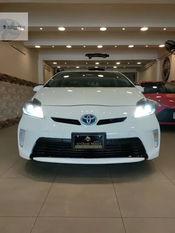 Toyota Prius 2015 for Sale in Karachi Image-1