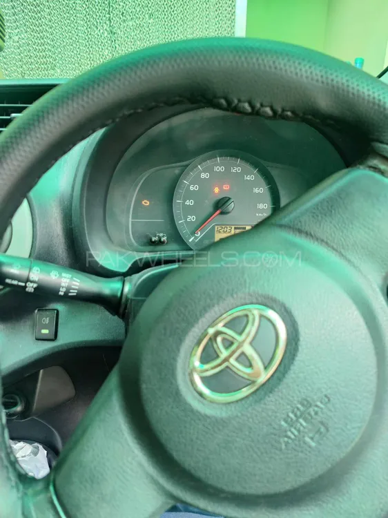 Toyota Vitz 2011 for Sale in Lahore Image-1