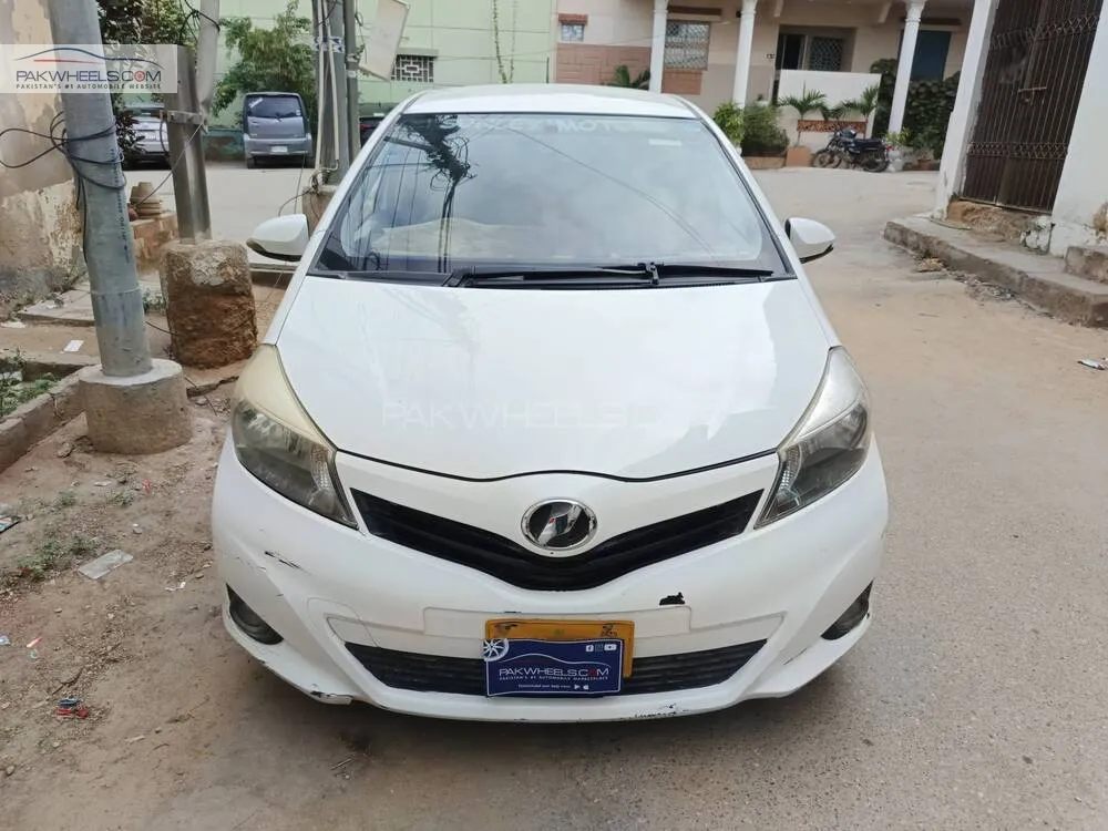 Toyota Vitz 2012 for Sale in Karachi Image-1