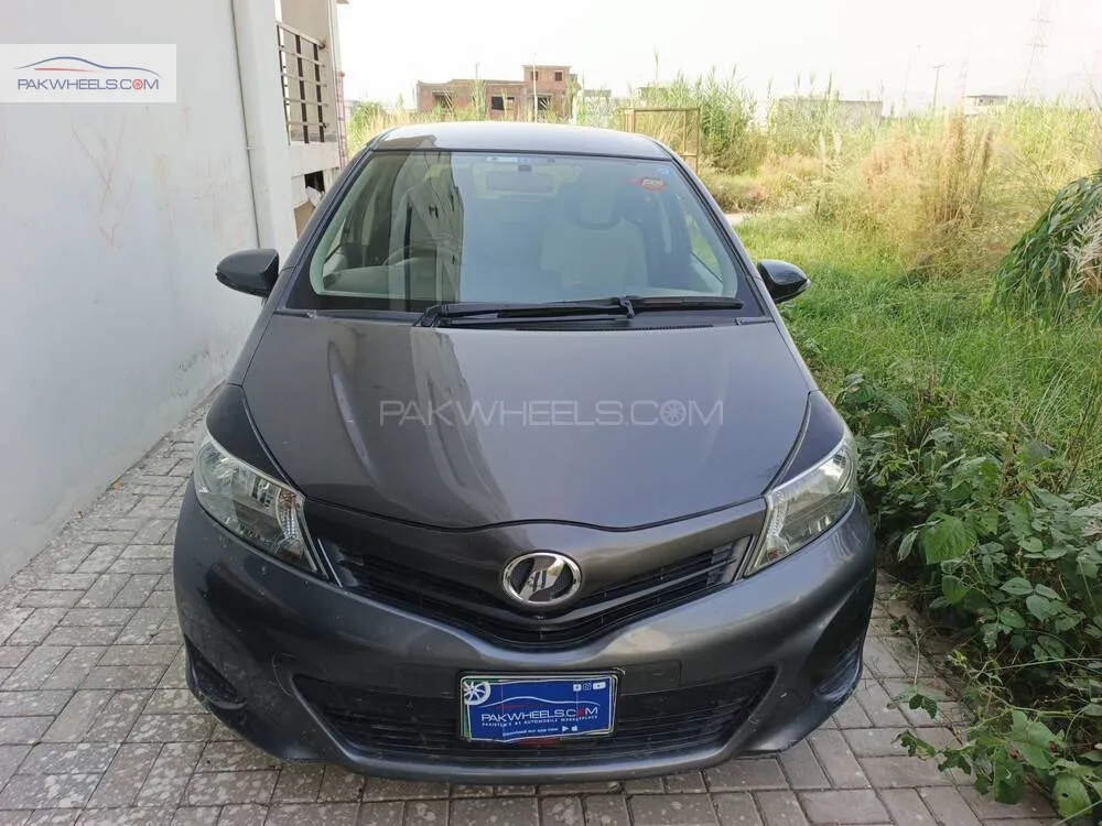 Toyota Vitz 2012 for Sale in Islamabad Image-1