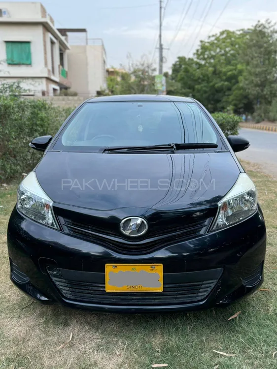Toyota Vitz 2014 for Sale in Karachi Image-1
