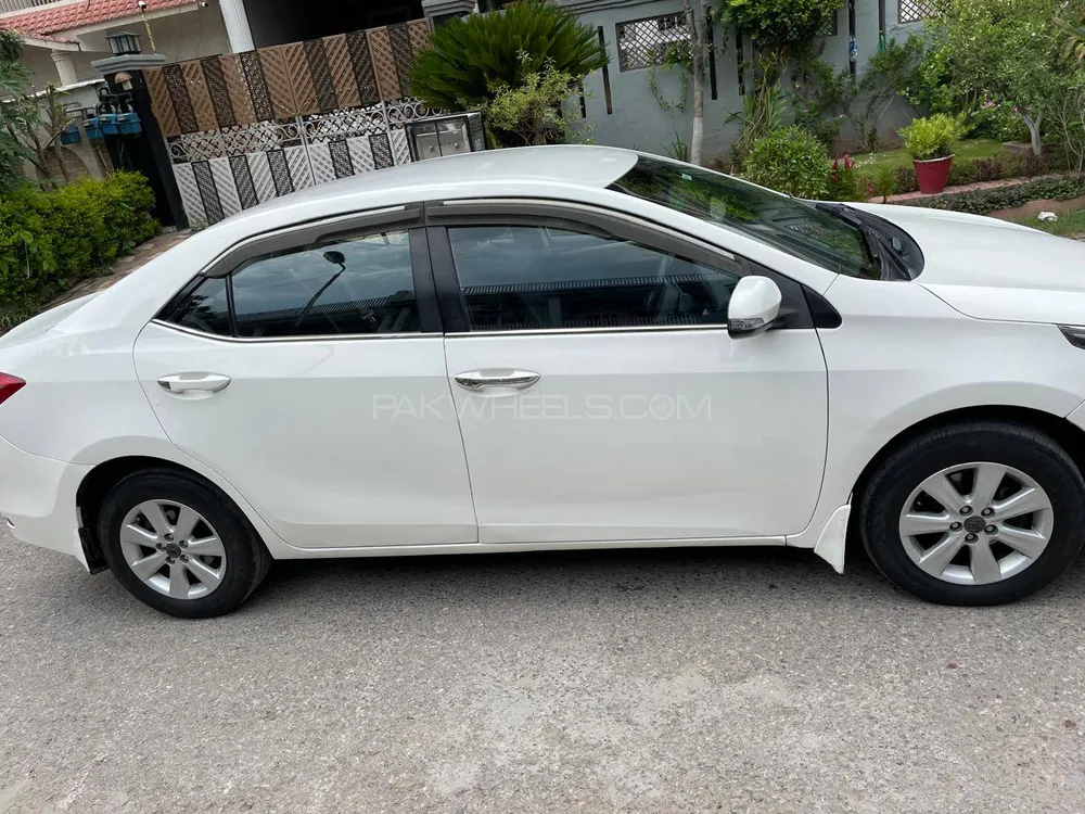 Toyota Corolla 2017 for Sale in Lahore Image-1