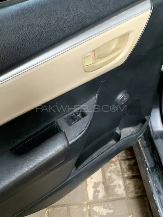 Toyota Corolla 2015 for Sale in Karachi Image-1