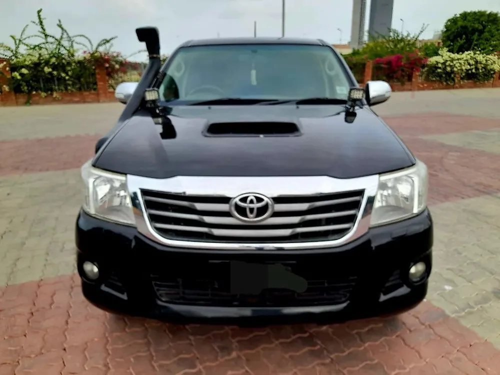 Toyota Hilux 2014 for Sale in Karachi Image-1