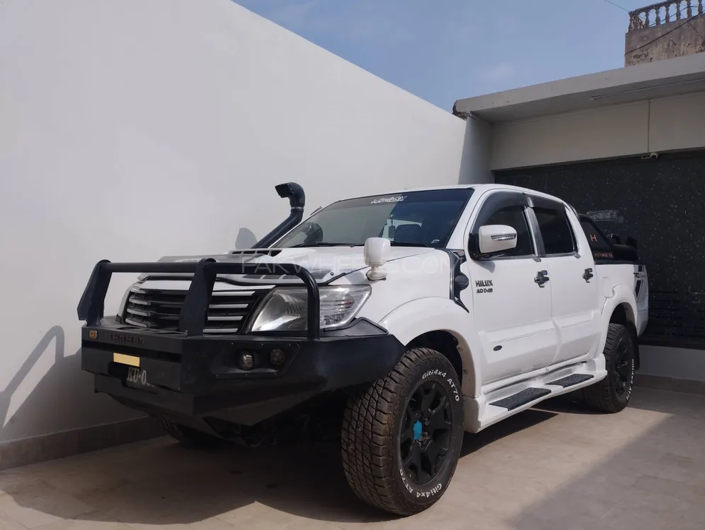 Toyota Hilux 2010 for Sale in Hyderabad Image-1