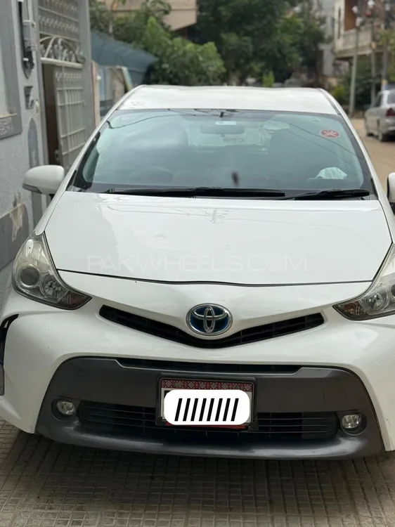 Toyota Prius Alpha 2014 for Sale in Karachi Image-1