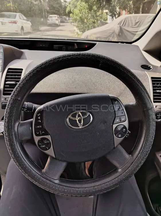 Toyota Prius 2010 for Sale in Lahore Image-1