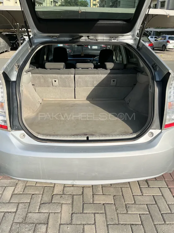 Toyota Prius 2011 for Sale in Lahore Toyota Prius 2011 for Sale in Lahore Image-7