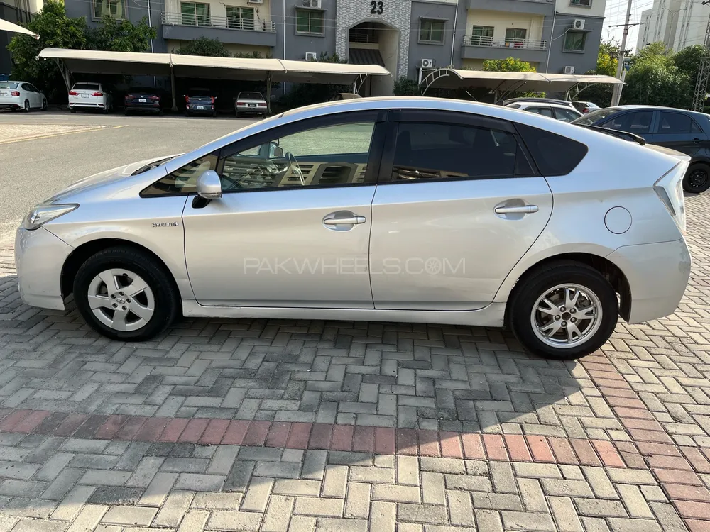Toyota Prius 2011 for Sale in Lahore Toyota Prius 2011 for Sale in Lahore Image-3