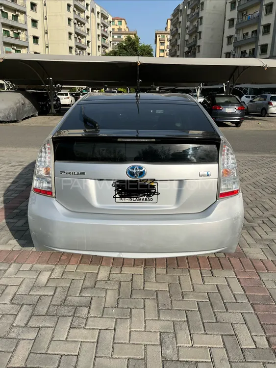Toyota Prius 2011 for Sale in Lahore Toyota Prius 2011 for Sale in Lahore Image-2