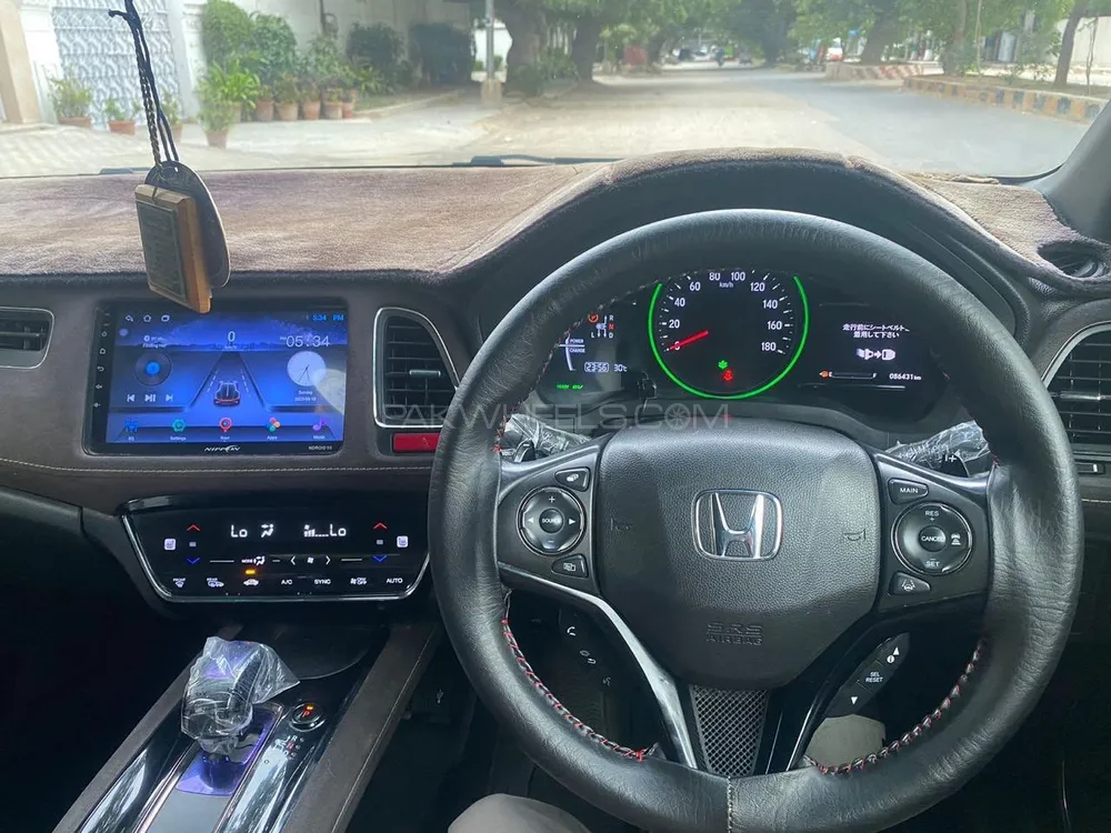 Honda Vezel 2016 for Sale in Karachi Honda Vezel 2016 for Sale in Karachi Image-11