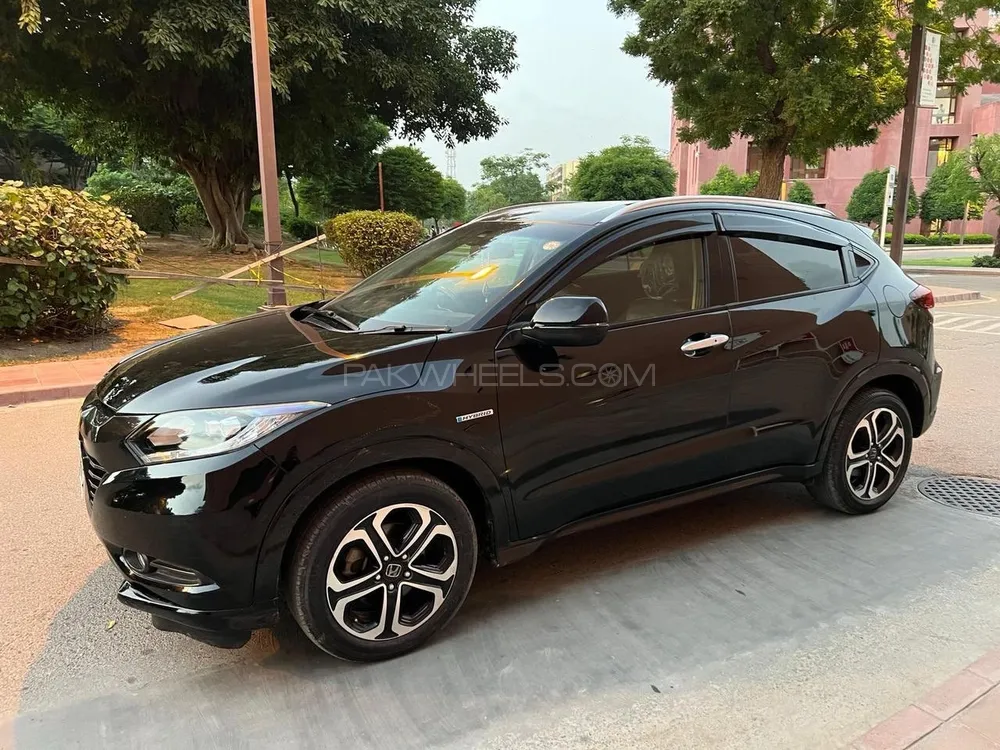 Honda Vezel 2015 for Sale in Karachi Image-1