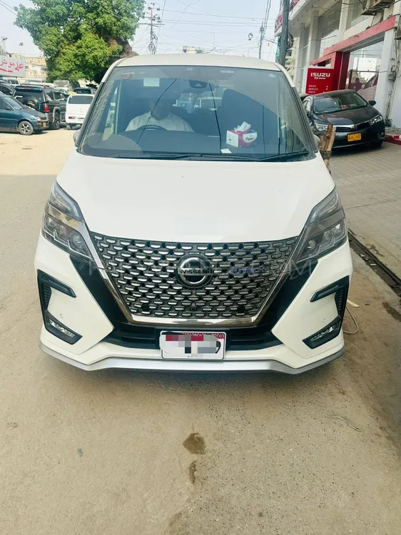 Nissan Serena 2020 for Sale in Karachi Image-1