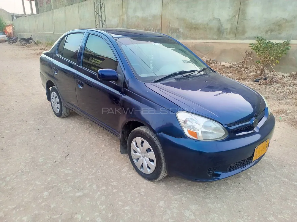 Toyota Platz 2003 for Sale in Karachi Image-1