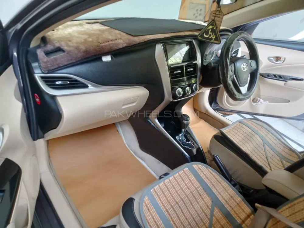 Toyota Yaris Sedan 2021 for Sale in Karachi Image-1