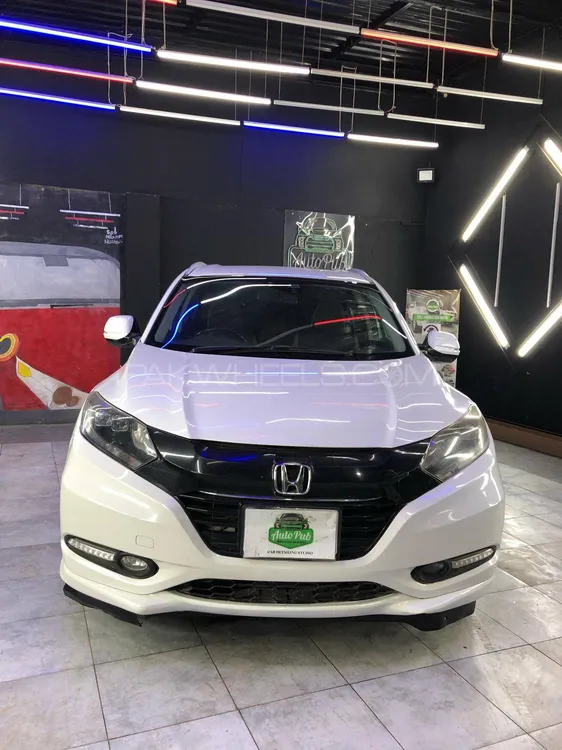 Honda Vezel 2015 for Sale in Karachi Image-1