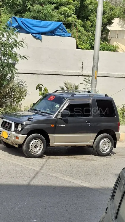 Mitsubishi Pajero Mini 2006 for Sale in Karachi Image-1
