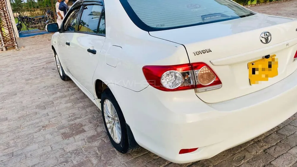 Toyota Corolla 2013 for Sale in Muzaffar Gargh Image-1