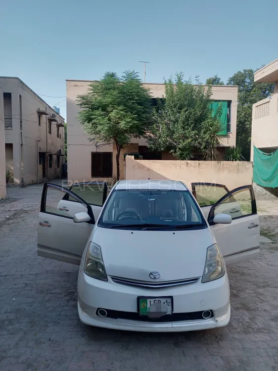 Toyota Prius 2007 for Sale in Lahore Image-1