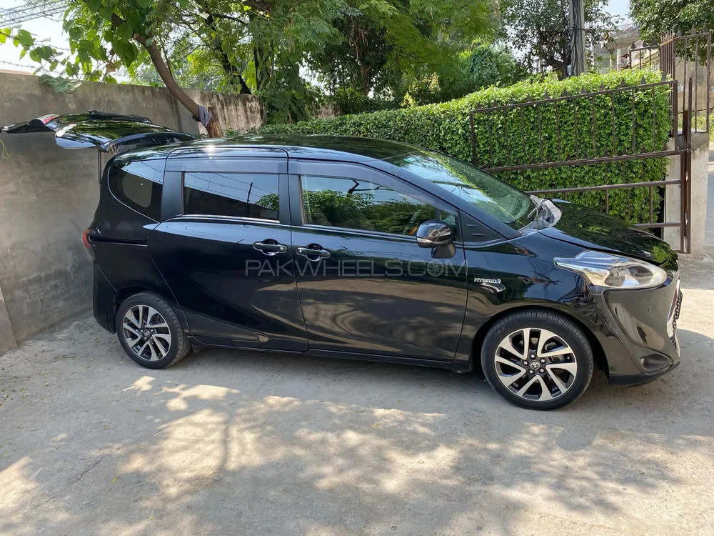 Toyota Sienta 2019 for Sale in Lahore Image-1