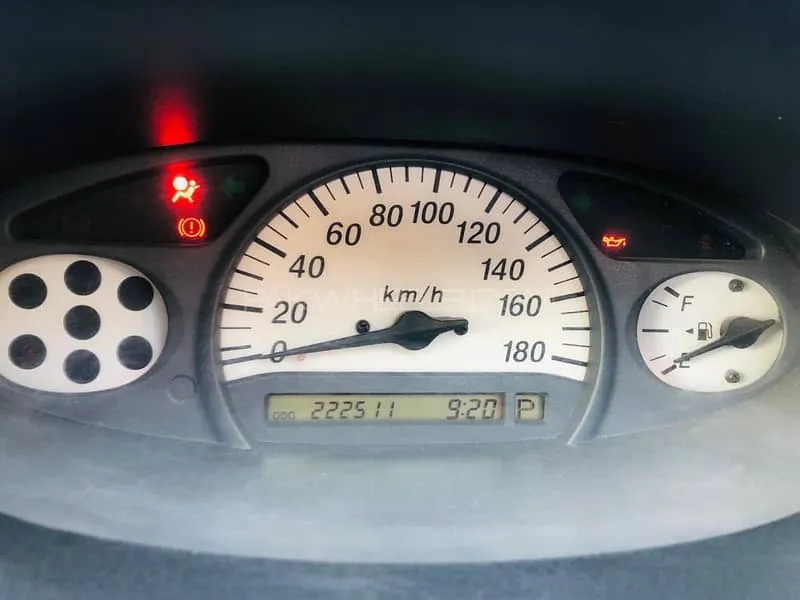 Toyota Vitz 2004 for Sale in Lahore Image-1