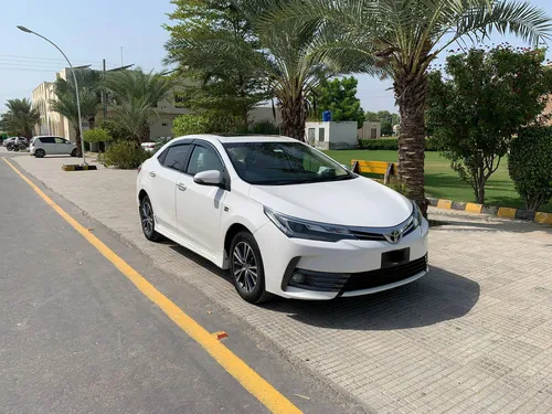 Toyota Corolla Altis Grande CVT-i 1.8 2018