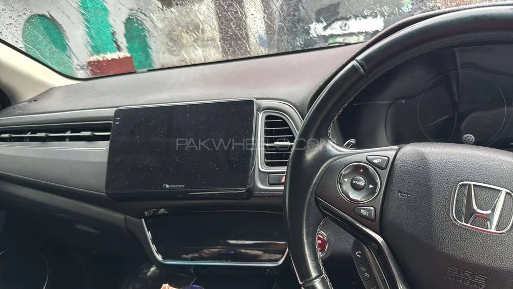 Honda Vezel 2016 for Sale in Lahore Honda Vezel 2016 for Sale in Lahore Image-3