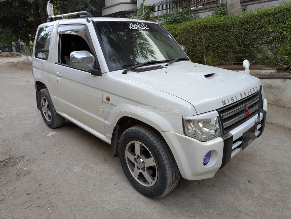 Mitsubishi Pajero Mini 2011 for Sale in Karachi Image-1