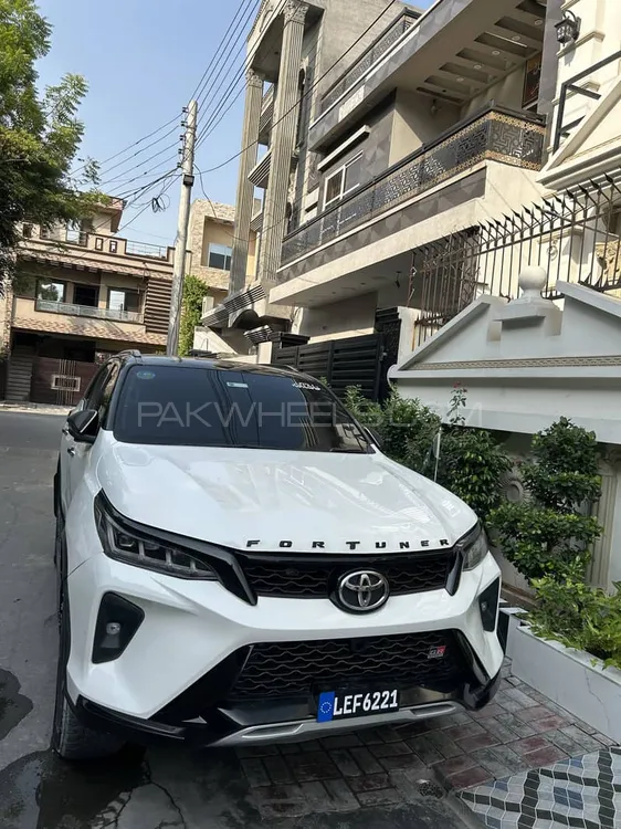 Toyota Fortuner 2017 for Sale in Lahore Image-1