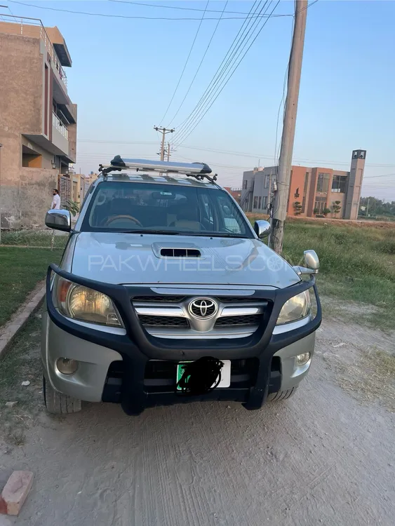 Toyota Hilux 2004 for Sale in Lahore Image-1