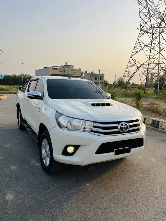 Toyota Hilux 2017 for Sale in Islamabad Image-1