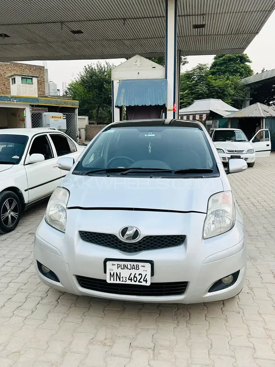 Toyota Vitz 2010 for Sale in Peshawar Image-1