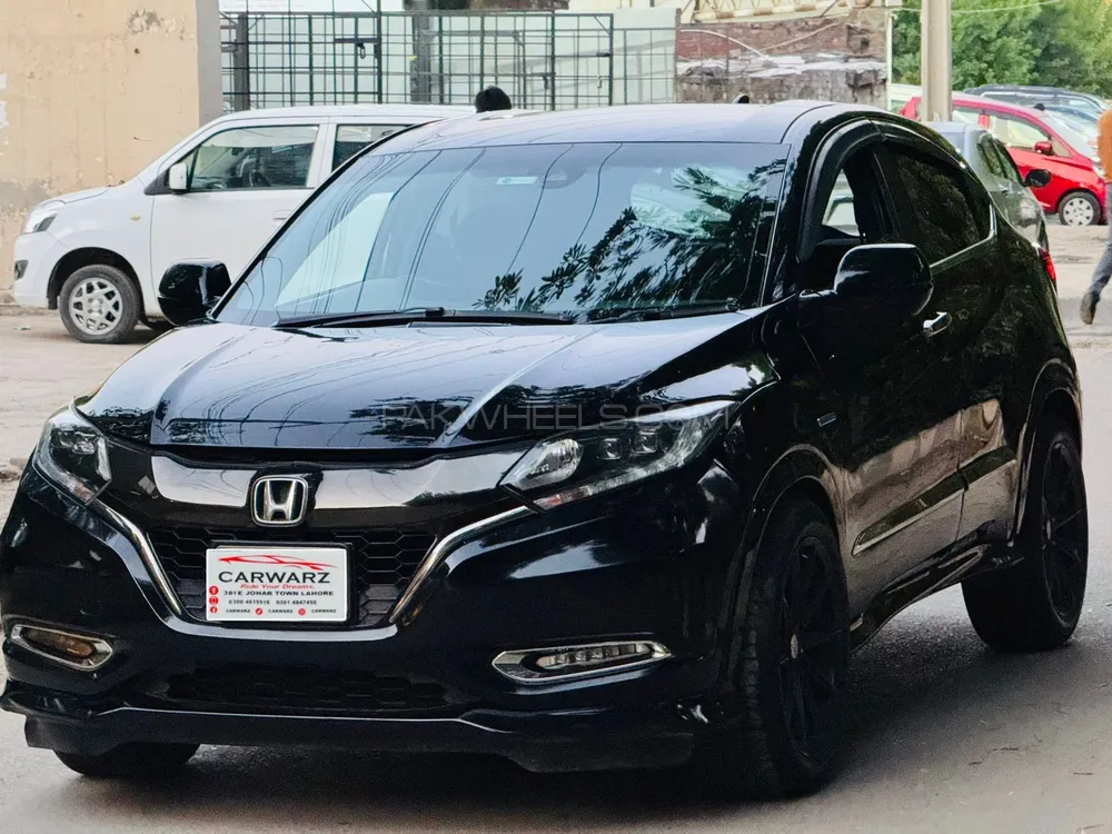 Honda Vezel 2017 for Sale in Lahore Image-1