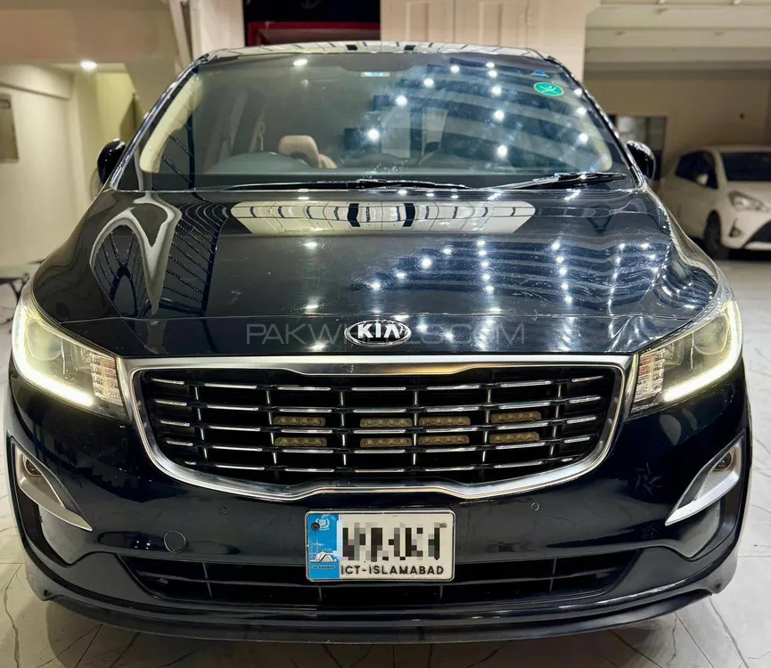 KIA Carnival 2017 for Sale in Karachi Image-1