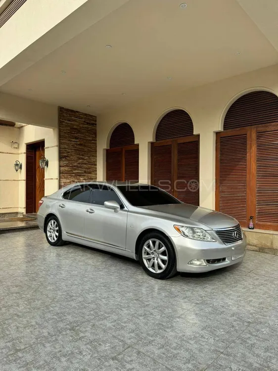 Lexus LS Series 2010 for Sale in Karachi Image-1
