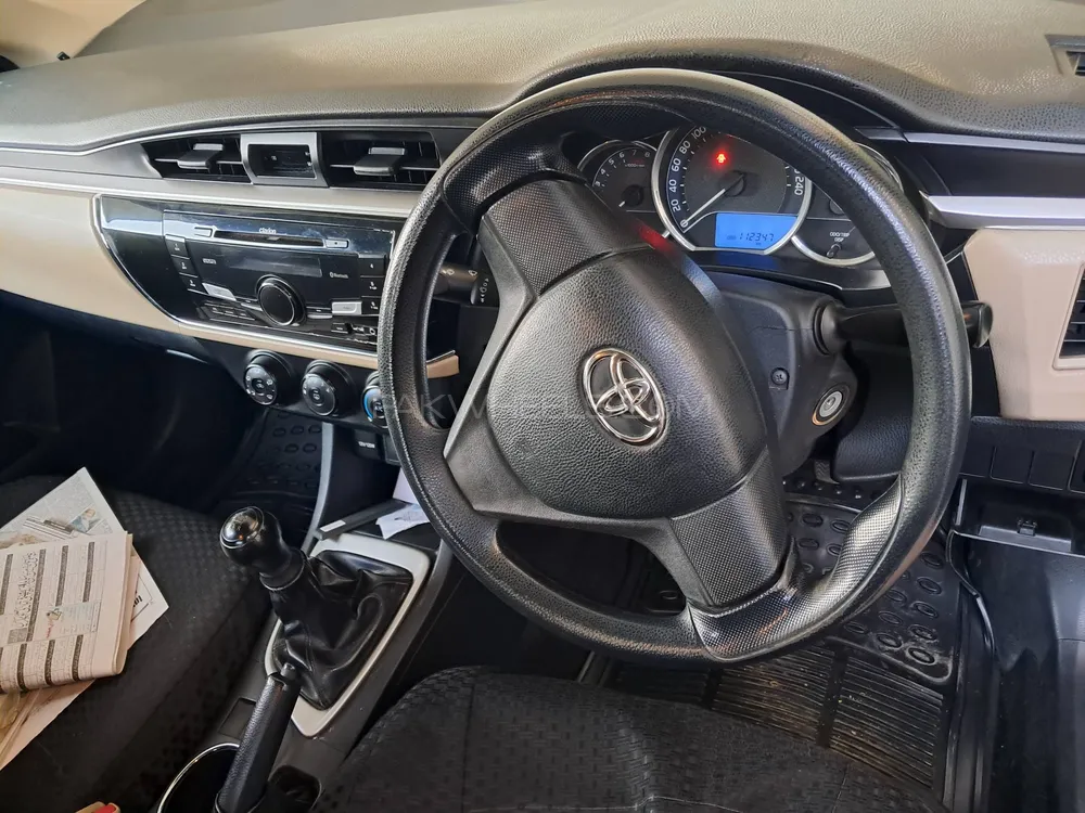 Toyota Corolla 2015 for Sale in Karachi Image-1
