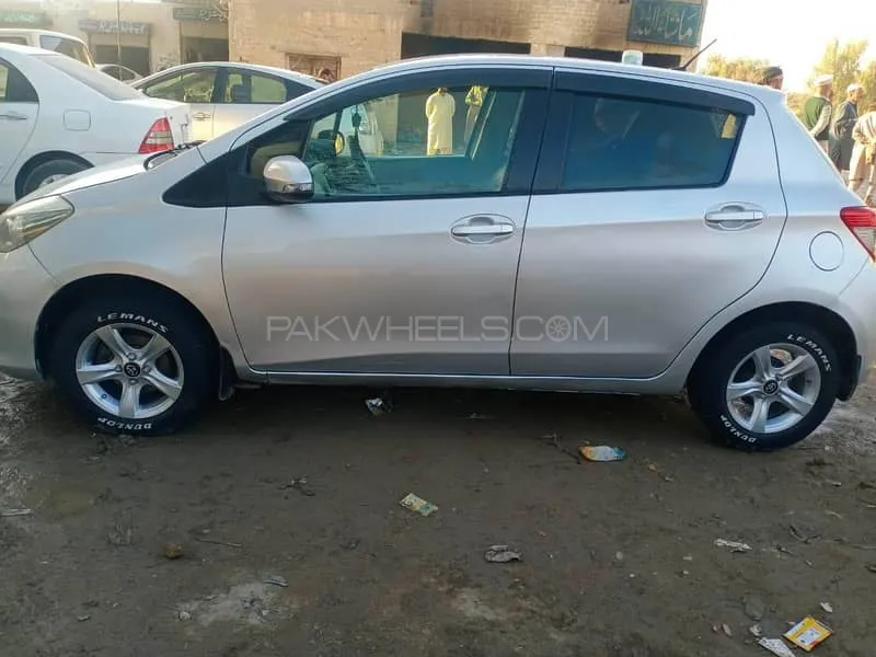 Toyota Vitz 2011 for Sale in Bannu Image-1