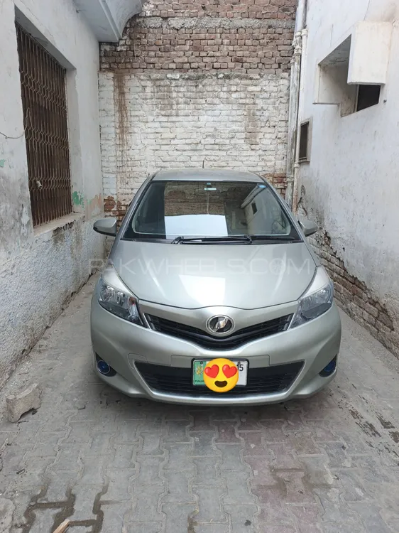 Toyota Vitz 2012 for Sale in Peshawar Image-1