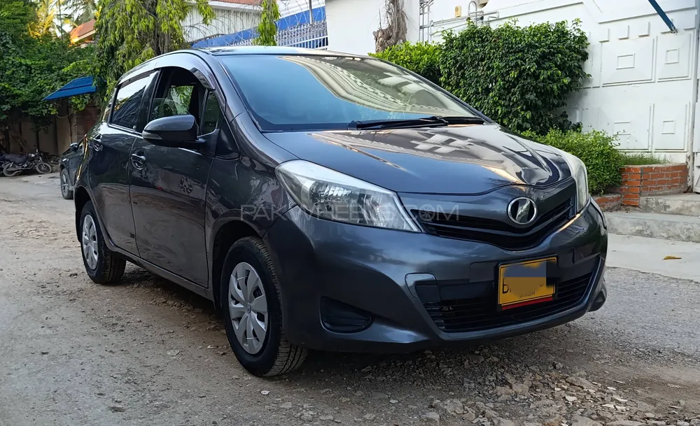 Toyota Vitz 2013 for Sale in Karachi Image-1
