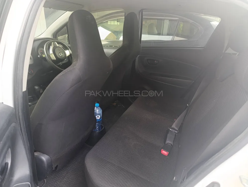 Toyota Vitz 2014 for Sale in Gujrat Image-1