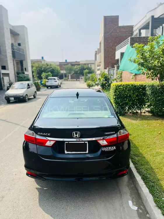 Honda Grace Hybrid 2014 for Sale in Faisalabad Image-1