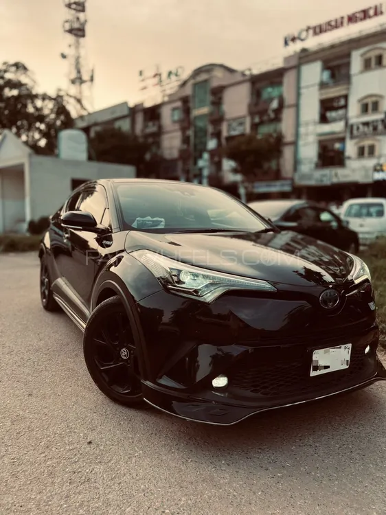 Toyota C-HR 2019 for Sale in Islamabad Image-1