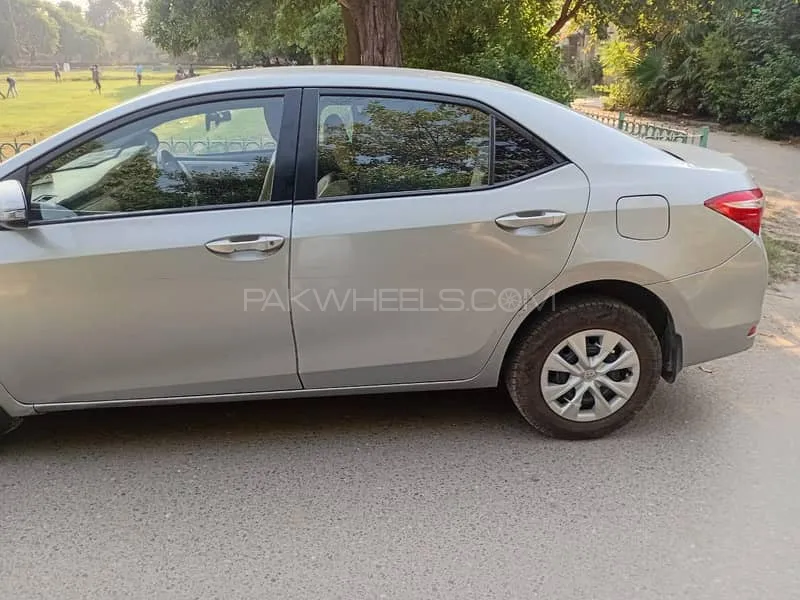 Toyota Corolla 2015 for Sale in Lahore Image-1