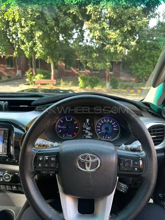 Toyota Hilux 2017 for Sale in Sheikhupura Toyota Hilux 2017 for Sale in Sheikhupura Image-4