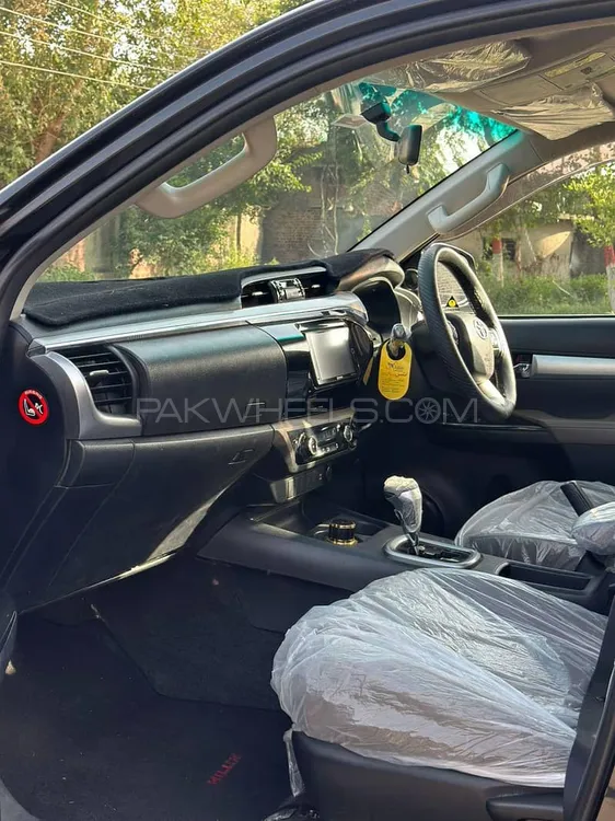 Toyota Hilux 2017 for Sale in Sheikhupura Toyota Hilux 2017 for Sale in Sheikhupura Image-7