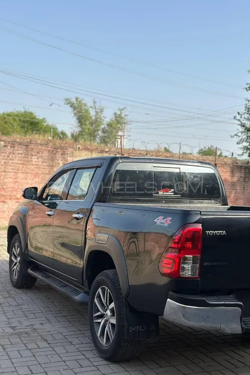 Toyota Hilux 2017 for Sale in Sheikhupura Toyota Hilux 2017 for Sale in Sheikhupura Image-9