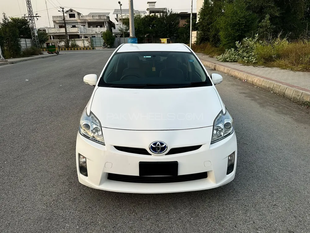 Toyota Prius 2011 for Sale in Mardan Image-1